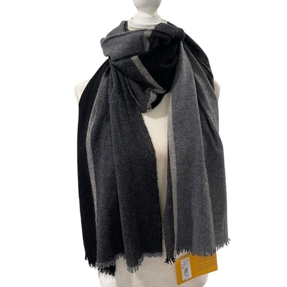Hickey Freeman Black/Gray Center Stripe Double-Face 100% Cashmere Scarf $125 NWT - Picture 4 of 9